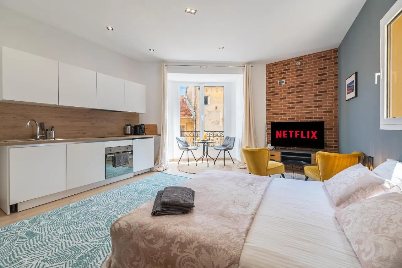 Spacieux Studio Haut Plafond Proche Monaco contacts